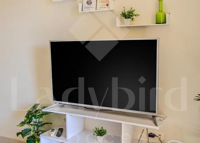 Ladybird - Veranda Nest Апартаменты